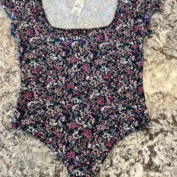 NEW PINK Victoria’s Secret Floral Scoop Neck Bodysuit size Large NWT Short Sleev - Picture 2 of 11